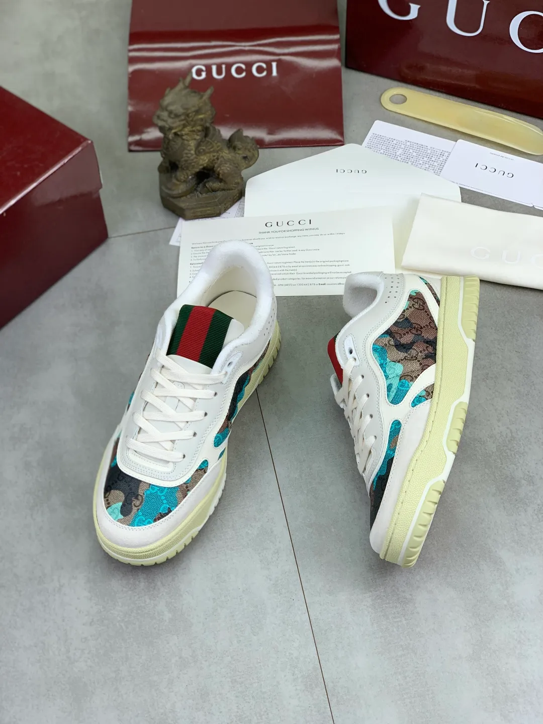 Men's shoes 💰P542 New Gucci autumn and winter low-end catwalk casual sneakers, top version! Oil edge craftsmanship. New model for early spring, creating a perfect style, cool and sassy, ​​c-position fashionable wear, classic shoe style with retro and futuristic feel, showing exquisite texture! Open mold to customize high-density outsole. Comes fully packaged. Size: 40-45 Fabric: Imported calfskin punching Lining: Imported original towel lining